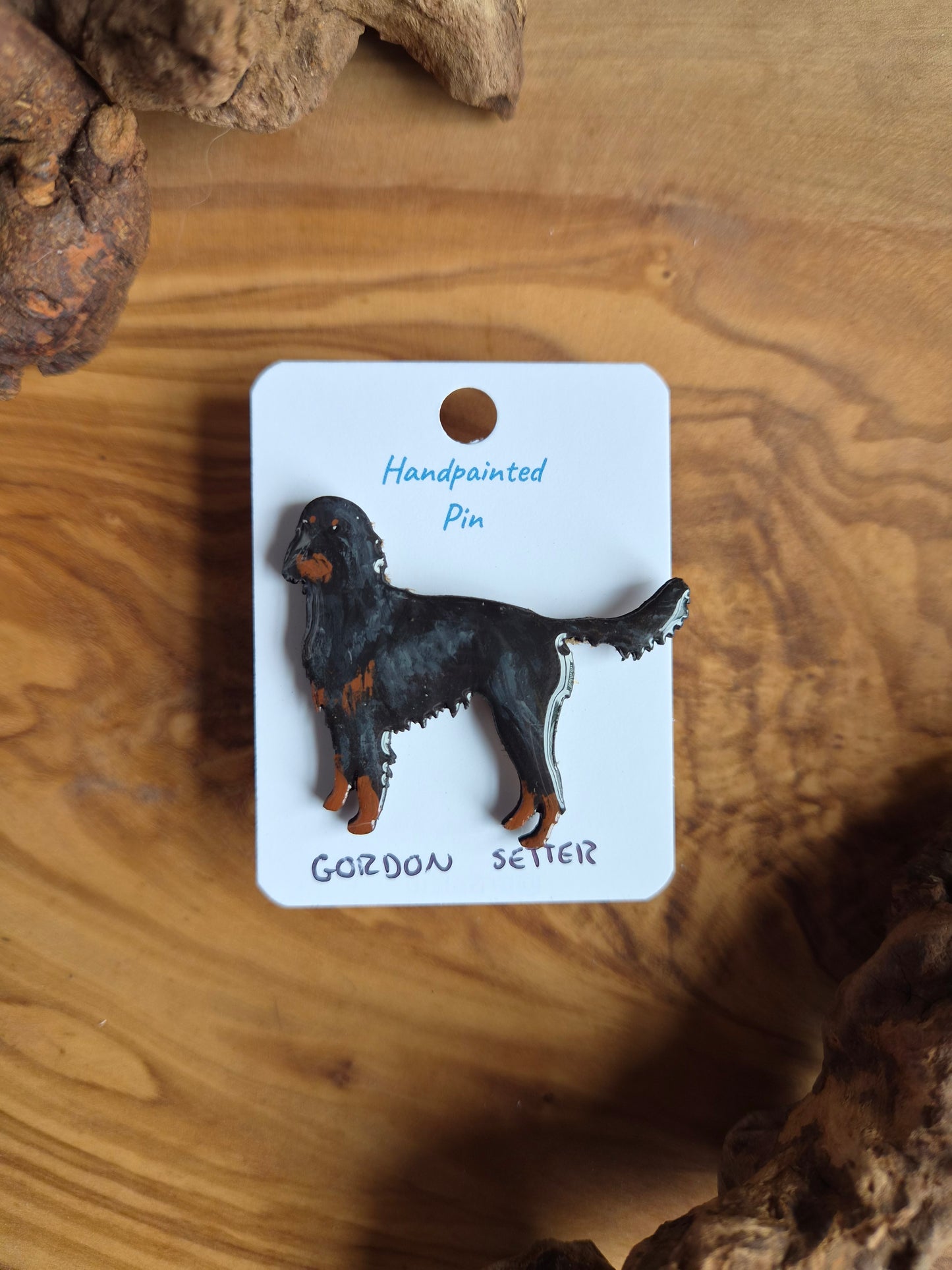 Hand-painted Gordon Setter shaped dog pin badge, painted onto wood.